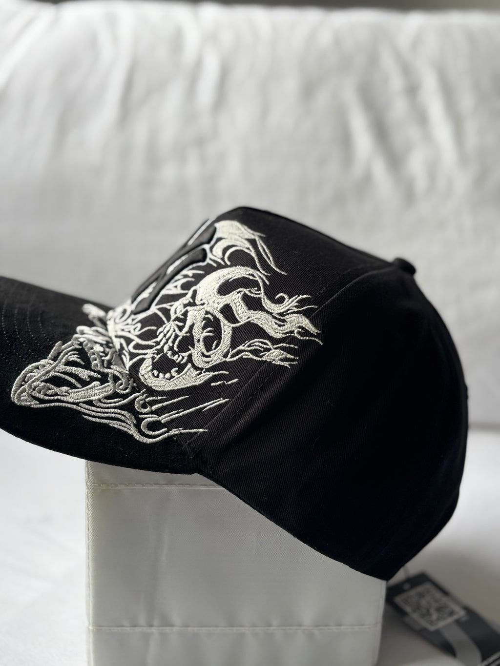 Gorra Suede "NY Tribal Flame & Skull" Silver Edition
