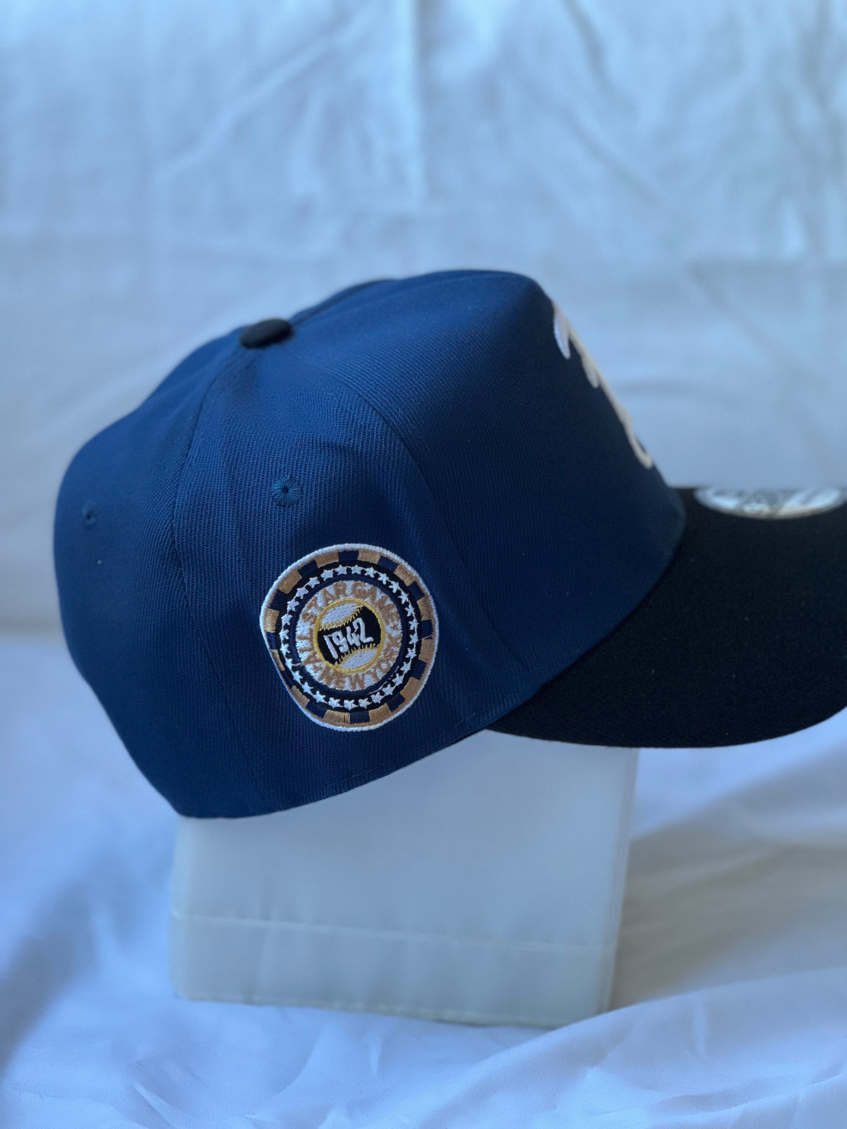 Gorra Two-Tone "Gothic Letter B & Side Patch" Navy & Black