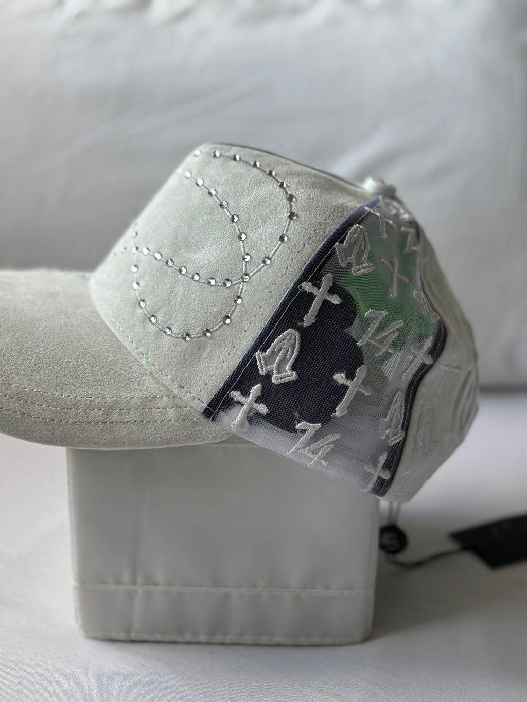 Gorra Suede "Rosario & Metal Cross" Silver Edition