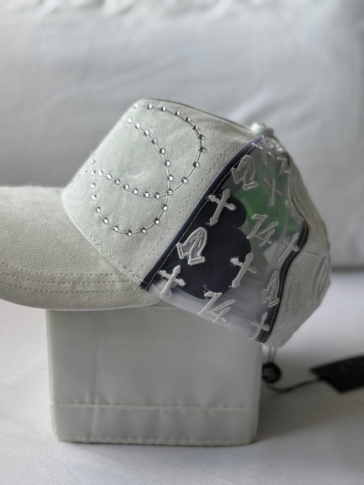 Gorra Suede "Rosario & Metal Cross" Silver Edition