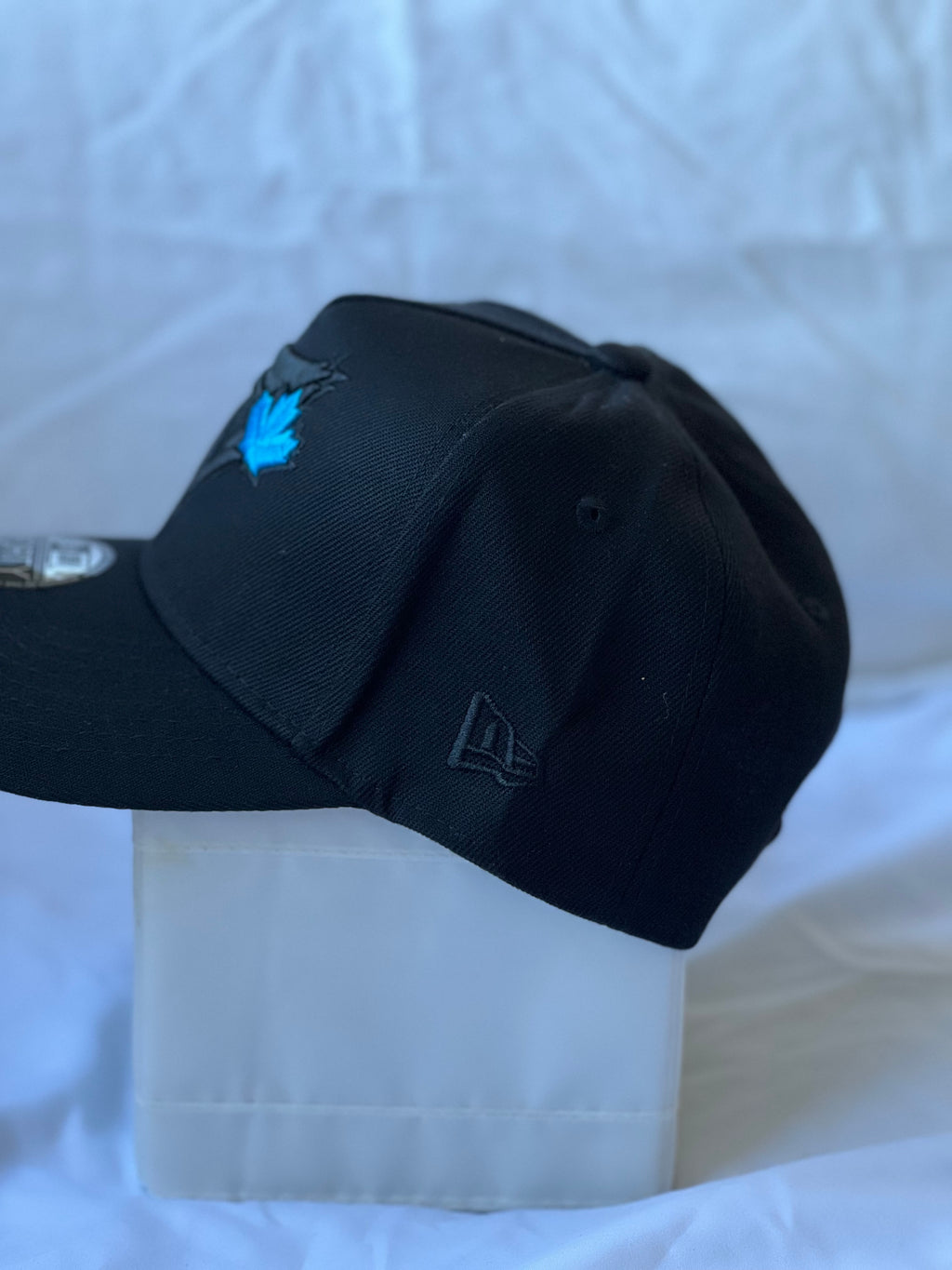 Gorra Canvas "Blue Jays Blackout & Cyan Maple Leaf" Monochromatic