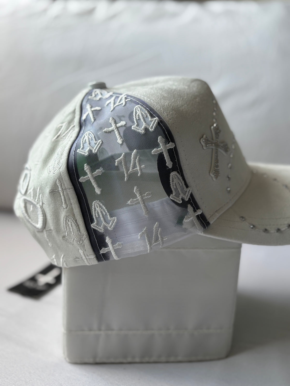 Gorra Suede "Rosario & Metal Cross" Silver Edition