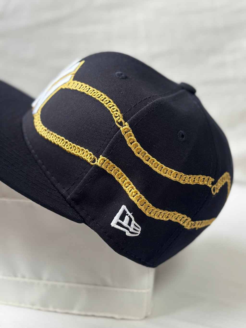 Gorra New York Yankees 59FIFTY Black – Gold Chain Design Edition Talla 7 3/8