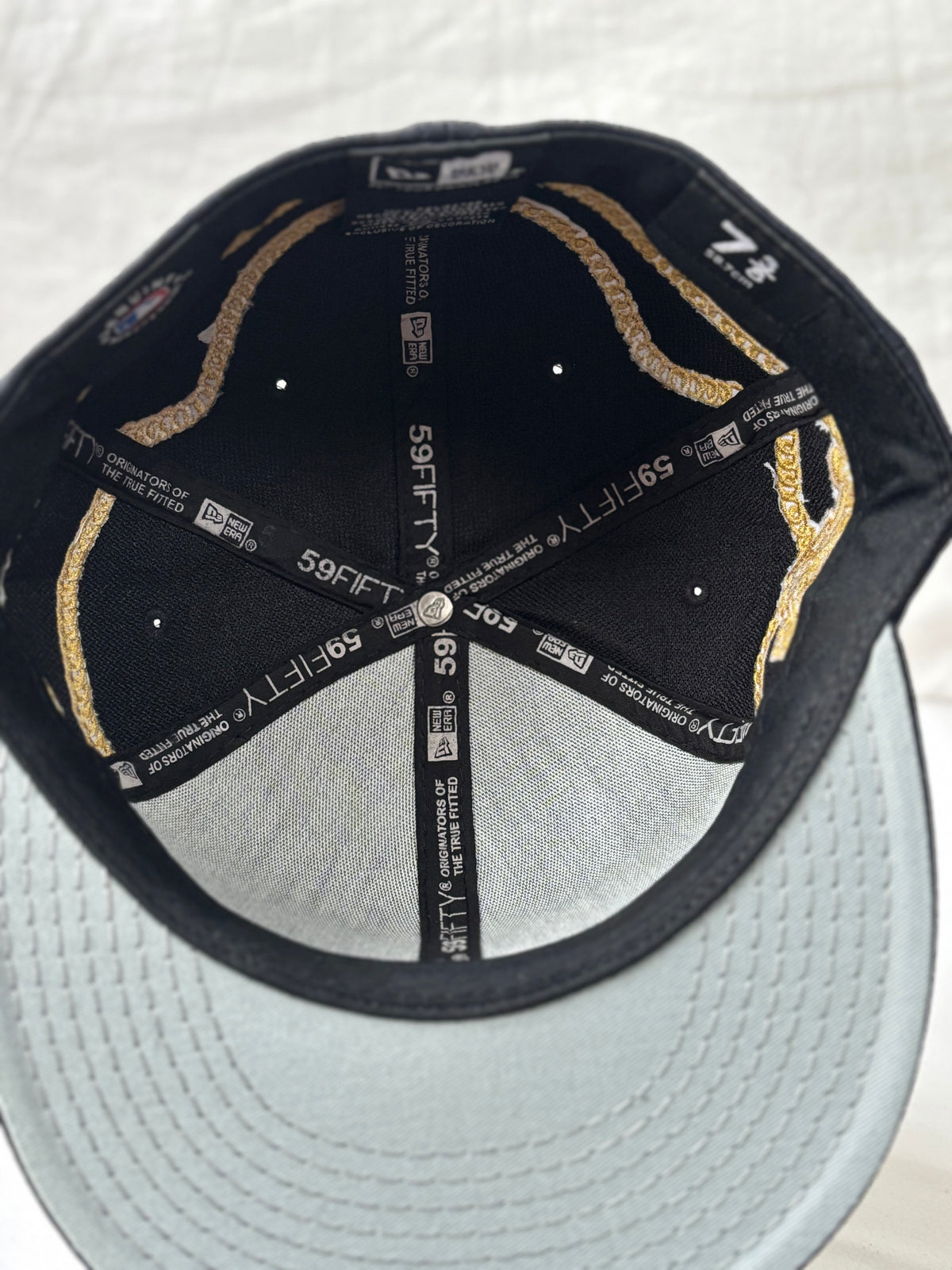 Gorra New York Yankees 59FIFTY Black – Gold Chain Design Edition Talla 7 3/8