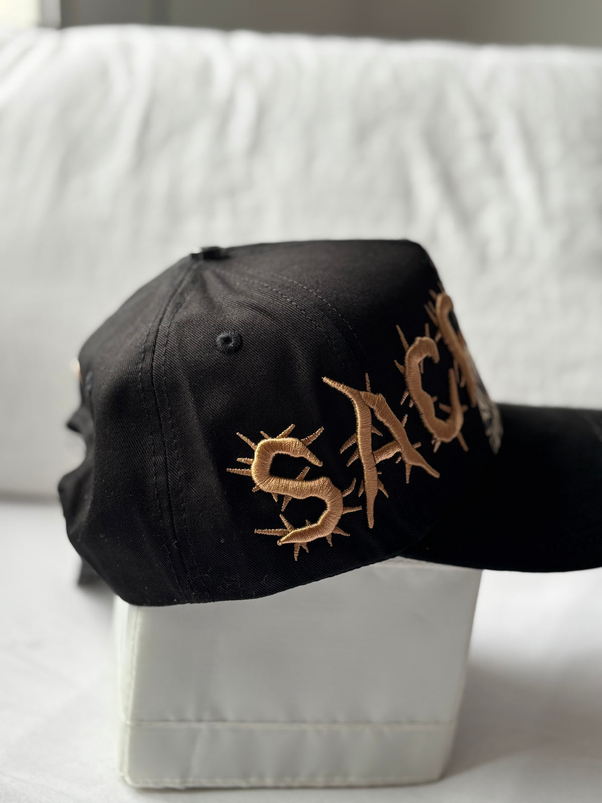Gorra Suede "Sacrifice & Sacred Heart" Crown Edition