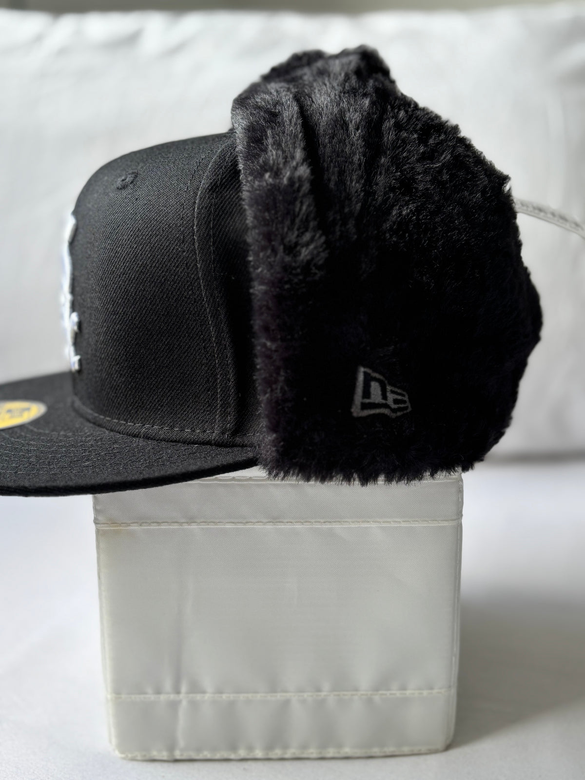 Gorra New Era 59FIFTY Chicago White Sox Dogear Black-on-Black Sherpa 7 3/8