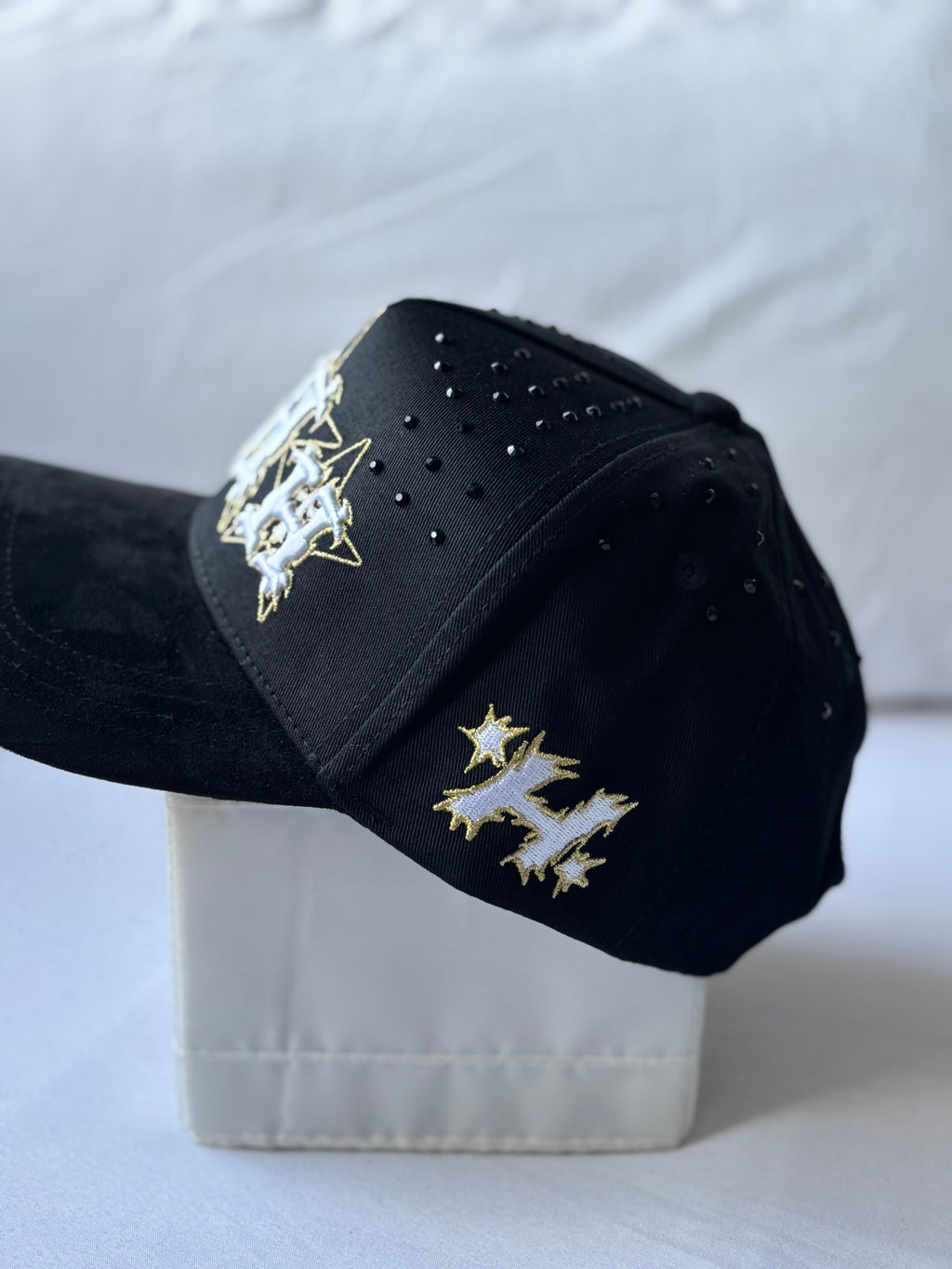Gorra "HH Monogram" Gótica con Abalorios