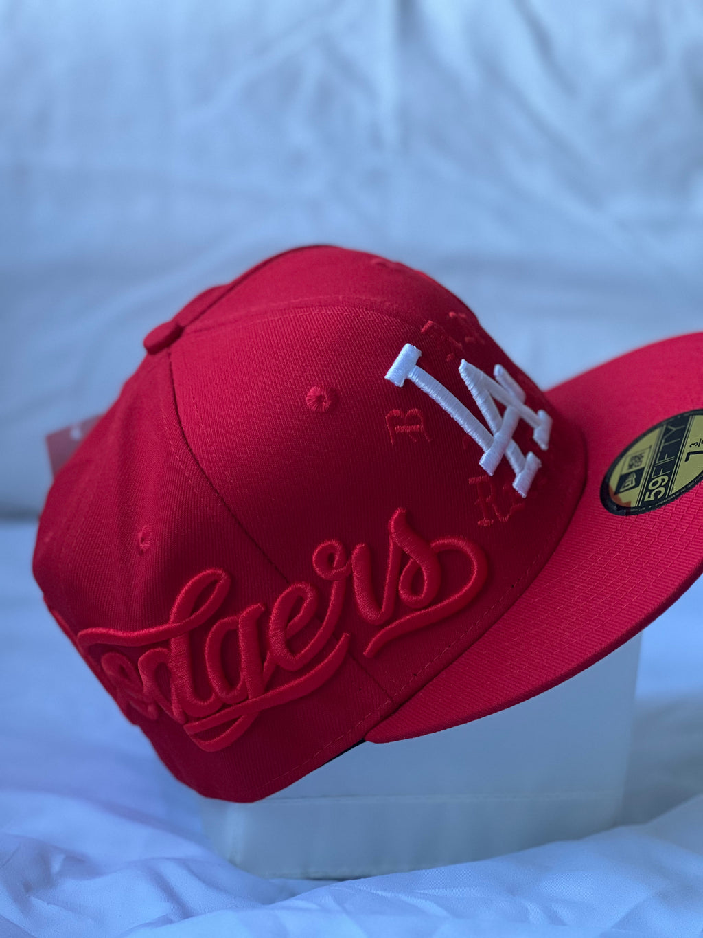 Gorra Fitted "LA Monogram & Dodgers Script Border" All-Red Edition 7 3/8