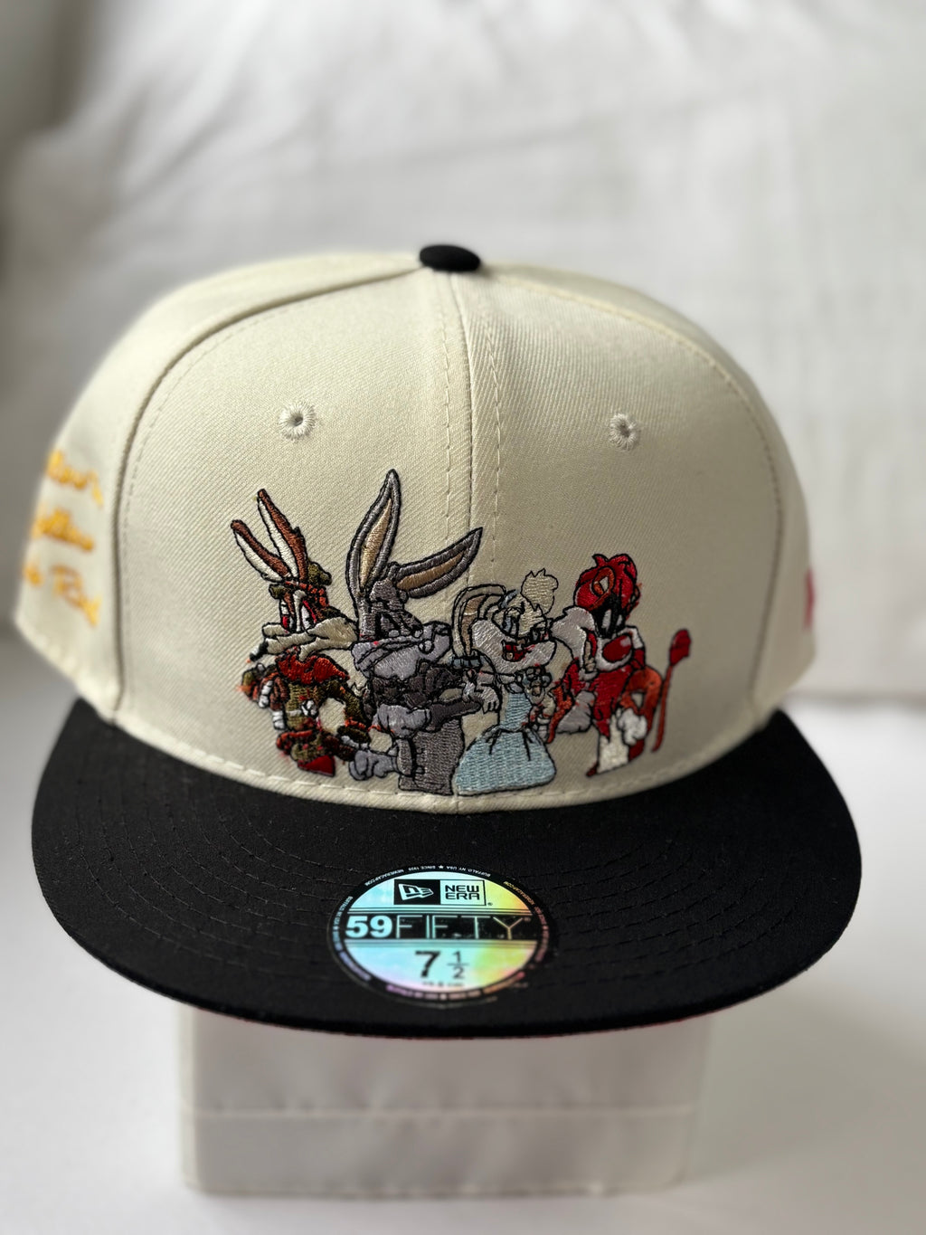 Gorra Looney Tunes Characters 59FIFTY Cream/Black – Edición Especial 7 1/2
