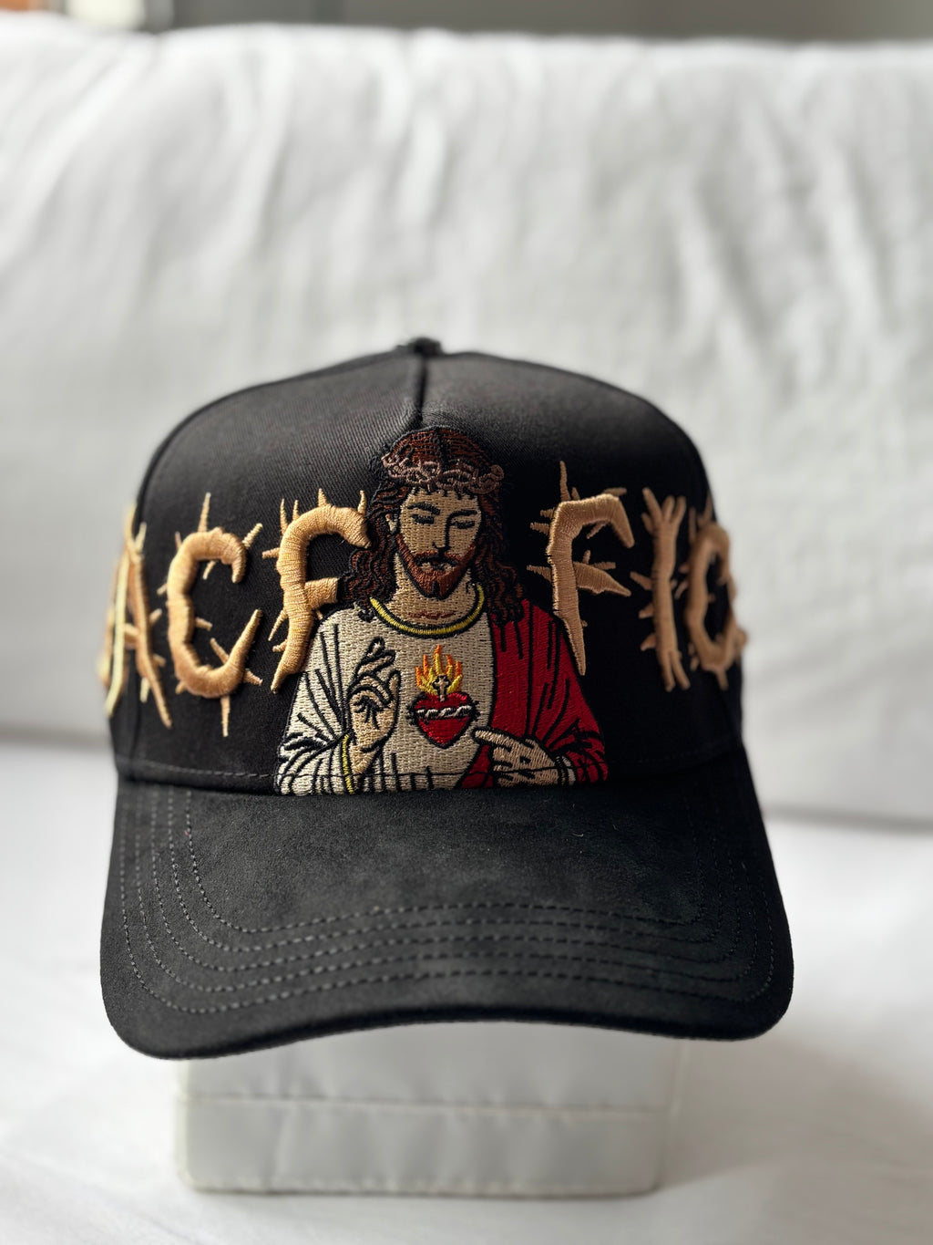 Gorra Suede "Sacrifice & Sacred Heart" Crown Edition