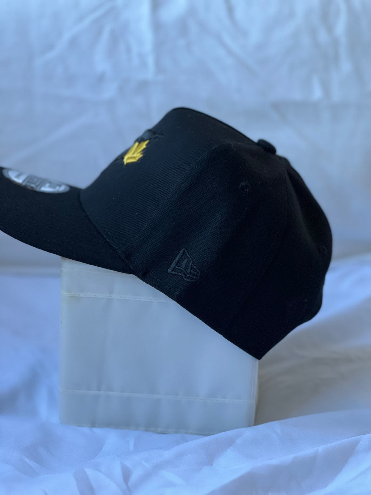 Gorra Canvas "Blue Jays Blackout & Gold Maple Leaf" Special Edition