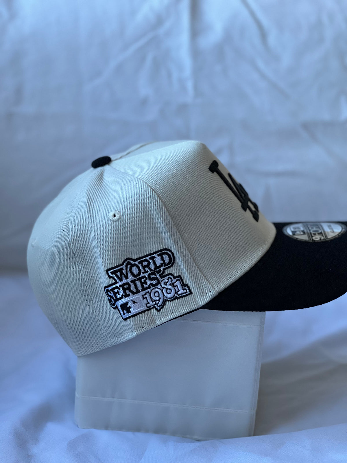 Gorra Two-Tone "LA Monogram & World Series Patch" Off-White & Black