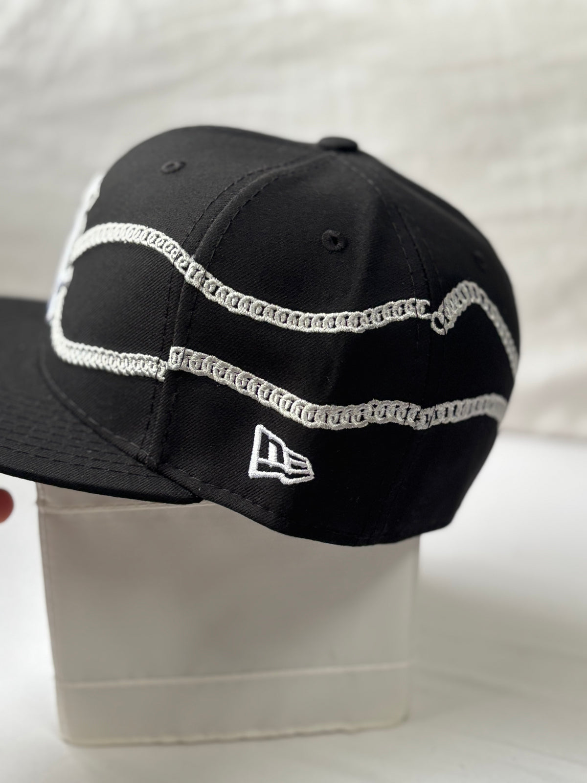 Gorra Chicago White Sox 59FIFTY Black – Silver Chain Design Edition Talla 7 3/8