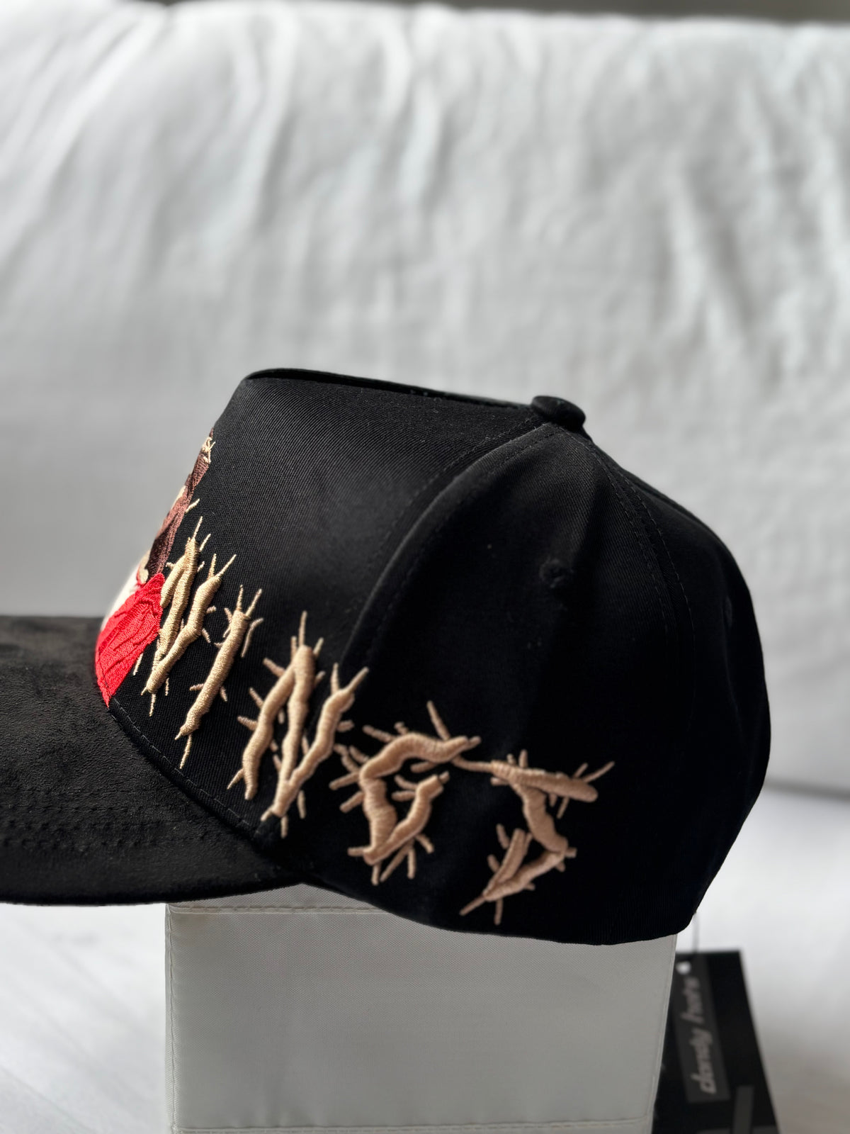 Gorra Suede "Awakening & Thorn Crown" Black Edition