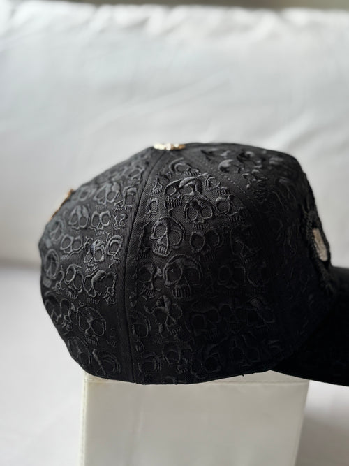 Gorra "Skull Embossed & Gold Rock Hands" Black Edition