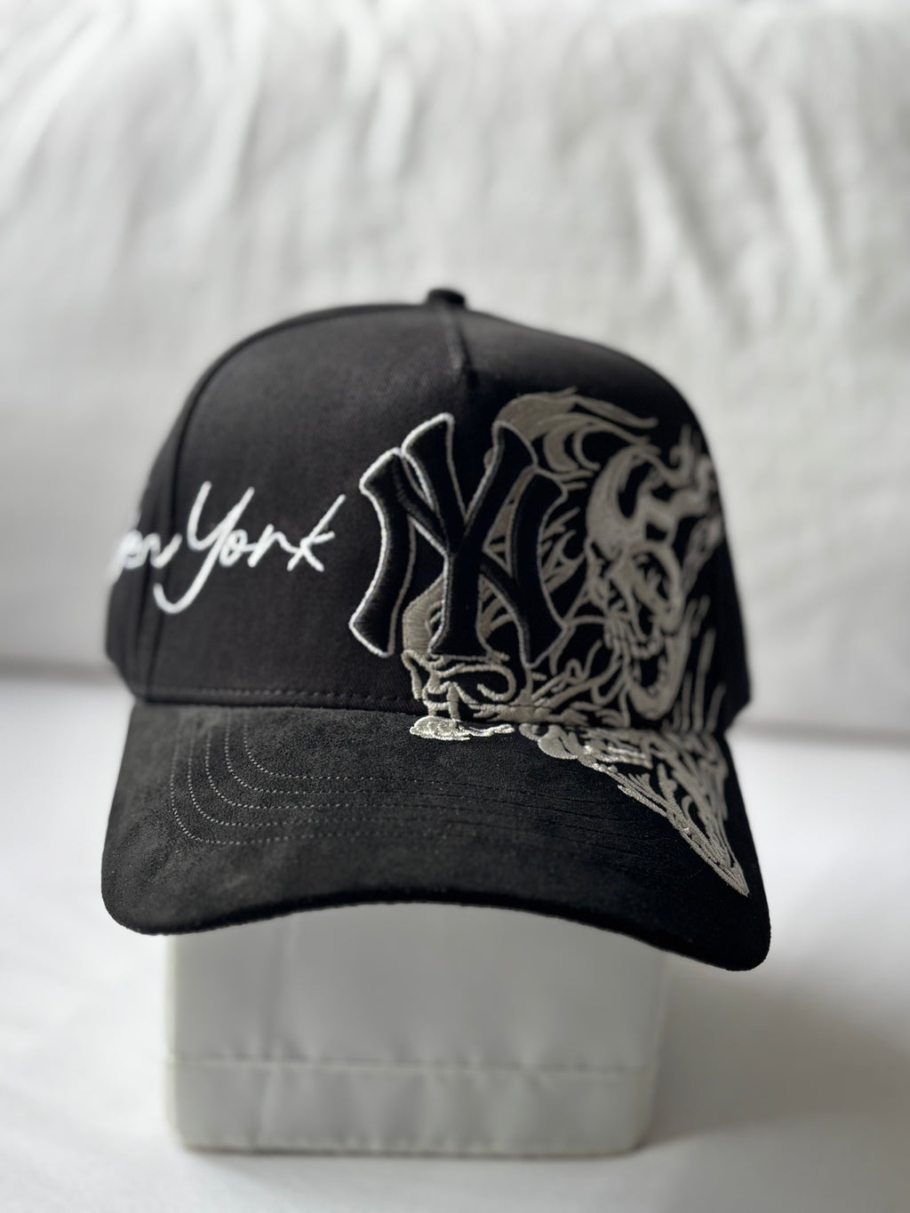 Gorra Suede "NY Tribal Flame & Skull" Silver Edition