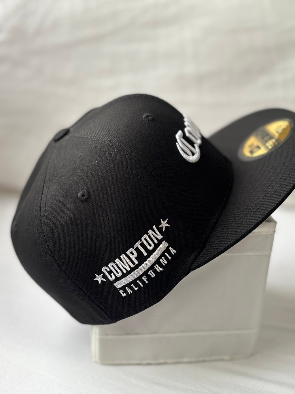 Gorra Compton Old English 59FIFTY Black – West Coast Style 7 3/8