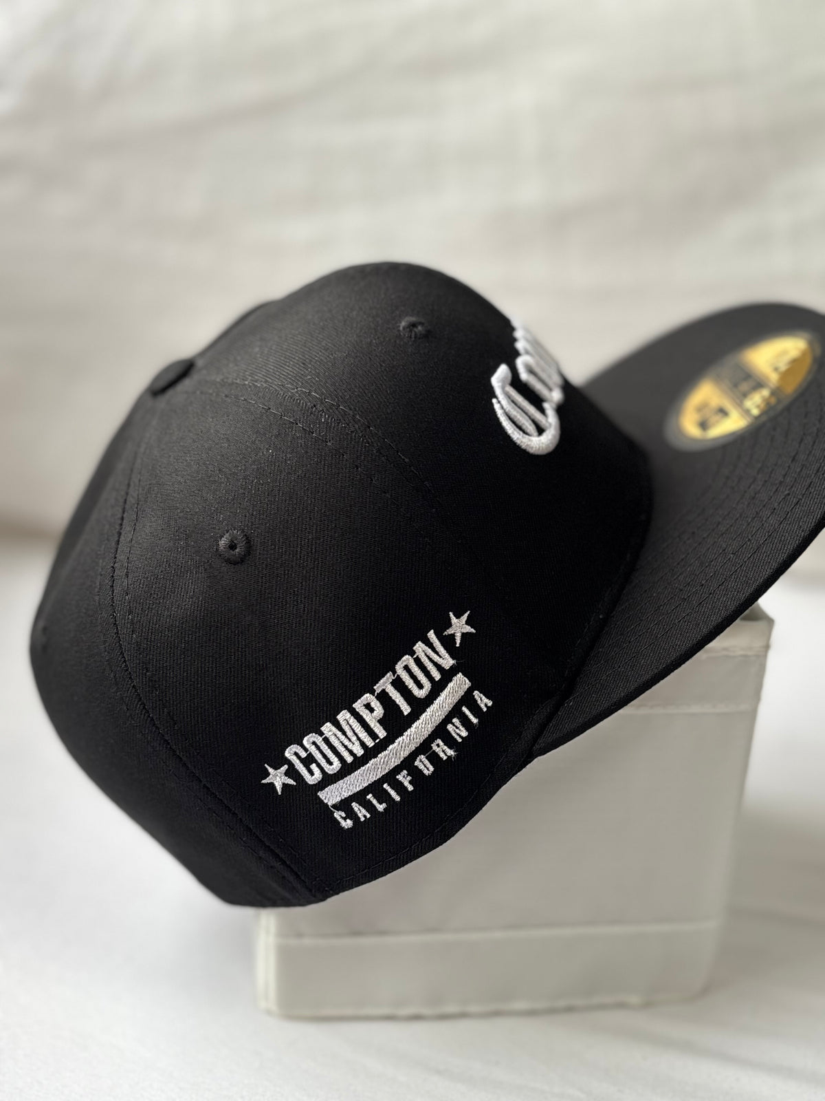 Gorra Compton Old English 59FIFTY Black – West Coast Style 7 3/8