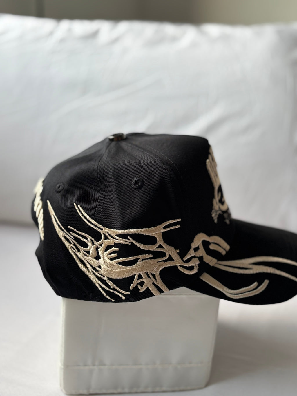 Gorra Trucker "Blessed" Tribal Gold Edition