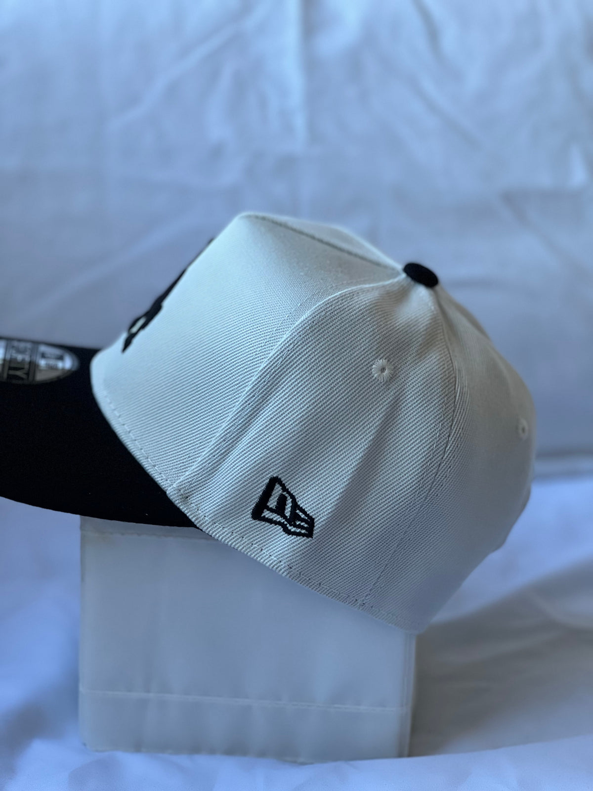 Gorra Two-Tone "LA Monogram & World Series Patch" Off-White & Black