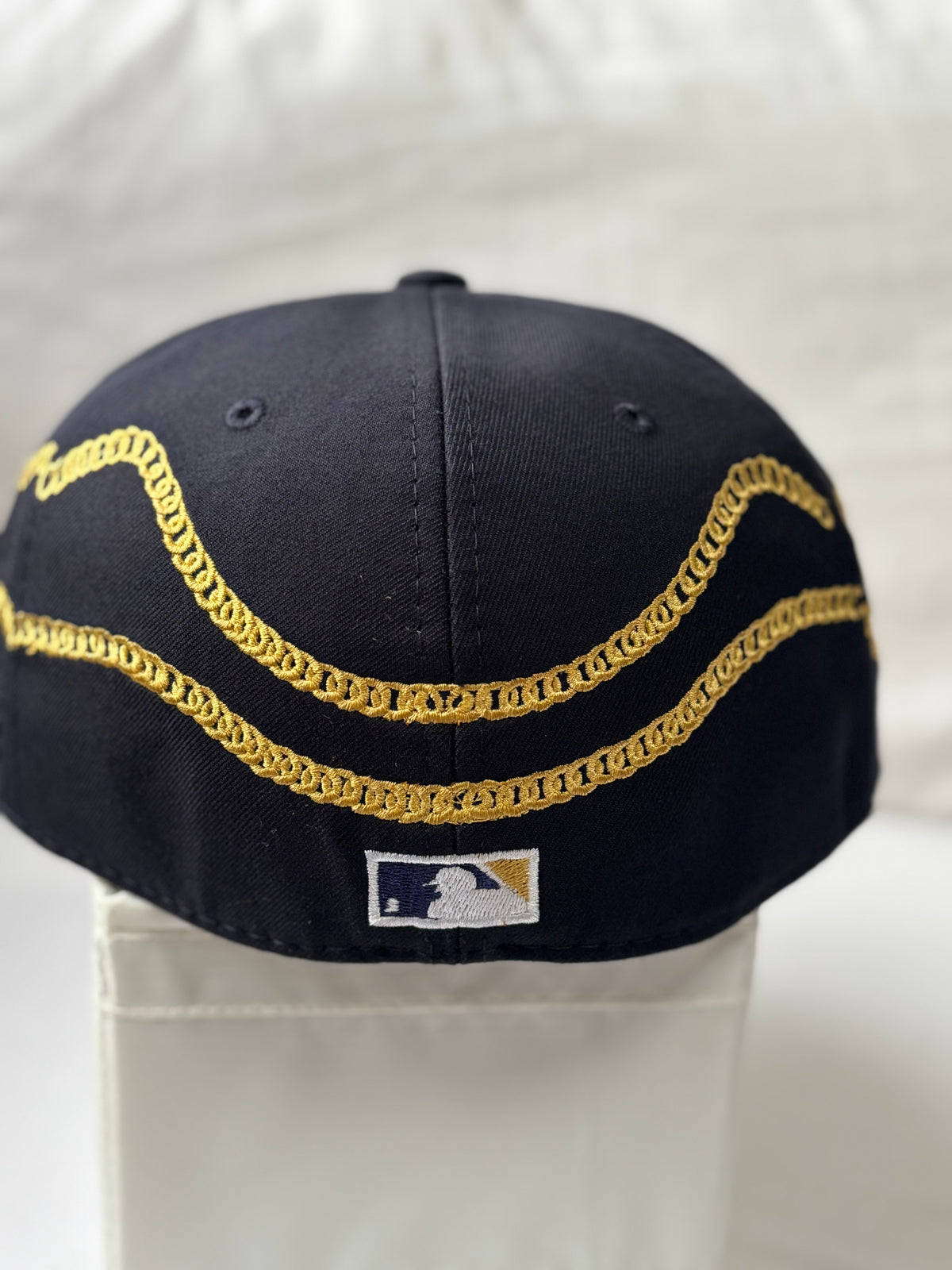 Gorra New York Yankees 59FIFTY Black – Gold Chain Design Edition Talla 7 3/8