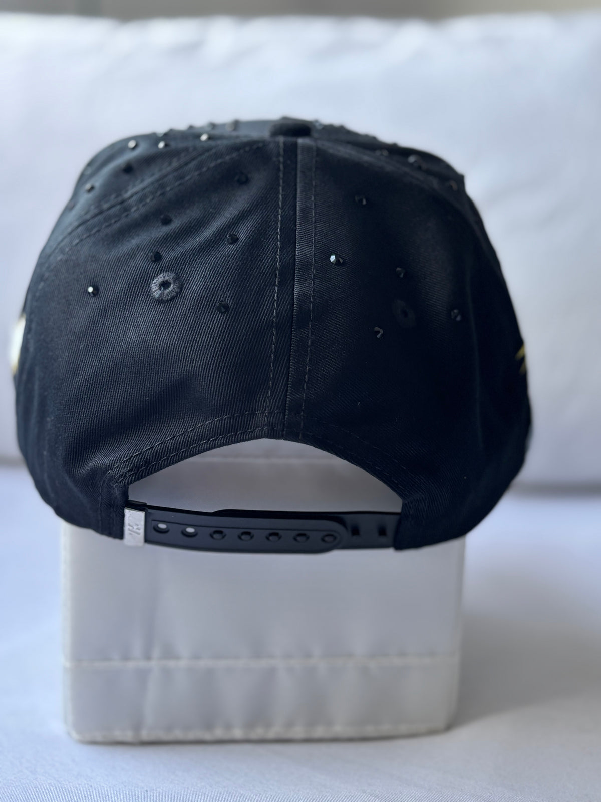 Gorra "HH Monogram" Gótica con Abalorios