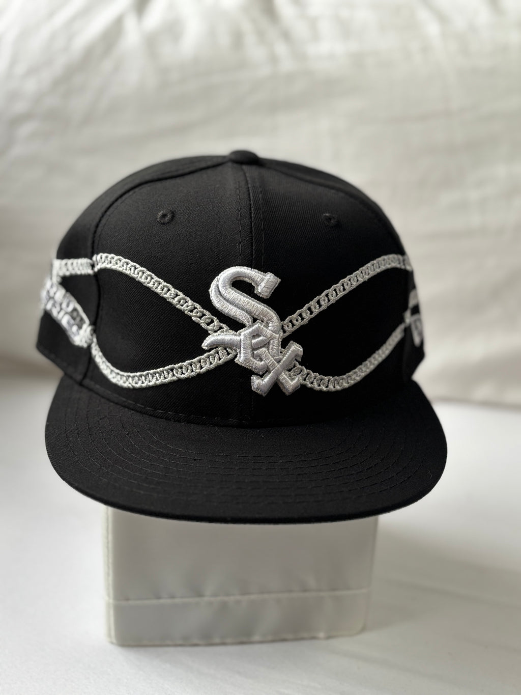 Gorra Chicago White Sox 59FIFTY Black – Silver Chain Design Edition Talla 7 3/8
