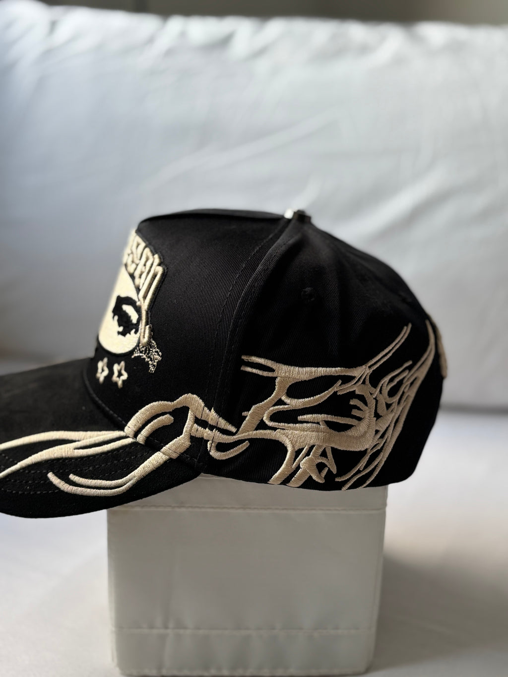Gorra Trucker "Blessed" Tribal Gold Edition