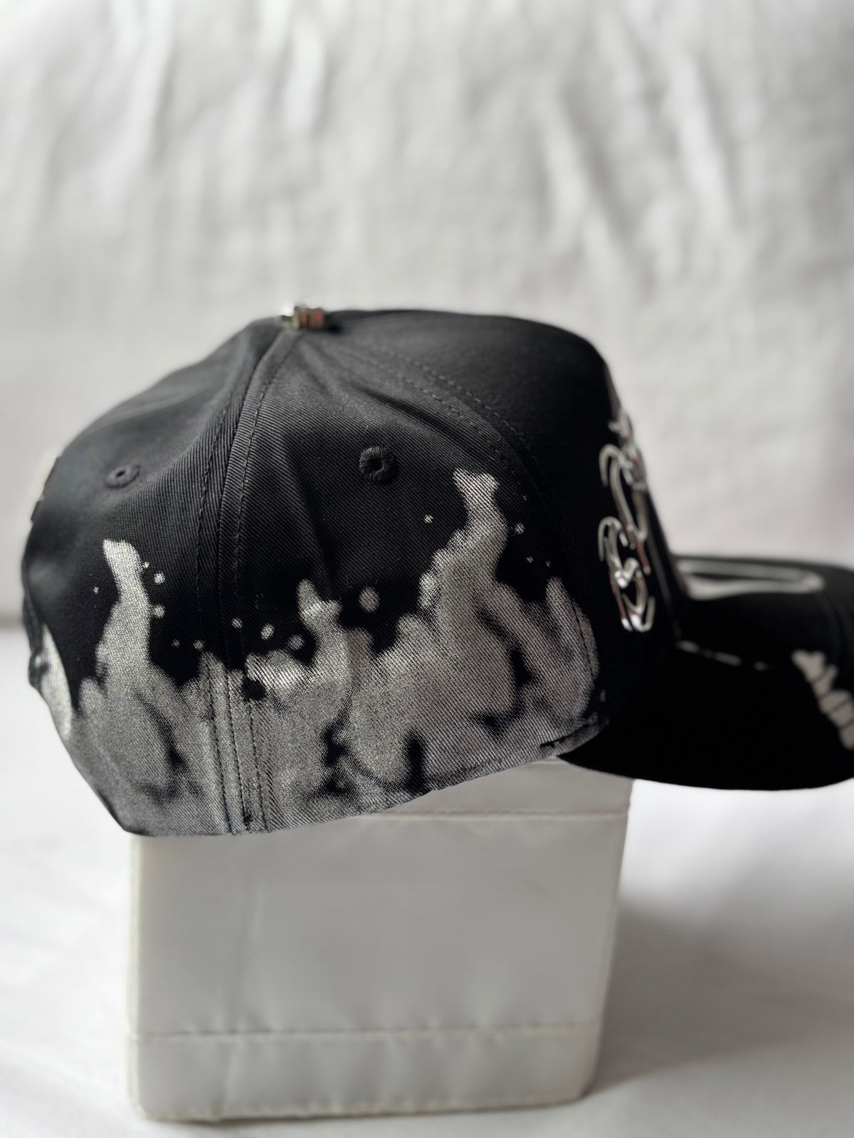 Gorra Suede "Scream Metal Chrome & Ghostface" Dark Edition