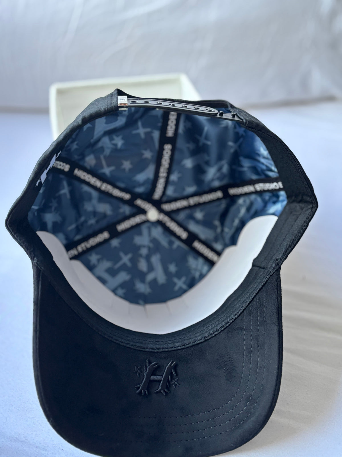 Gorra "HH Monogram" Gótica con Abalorios