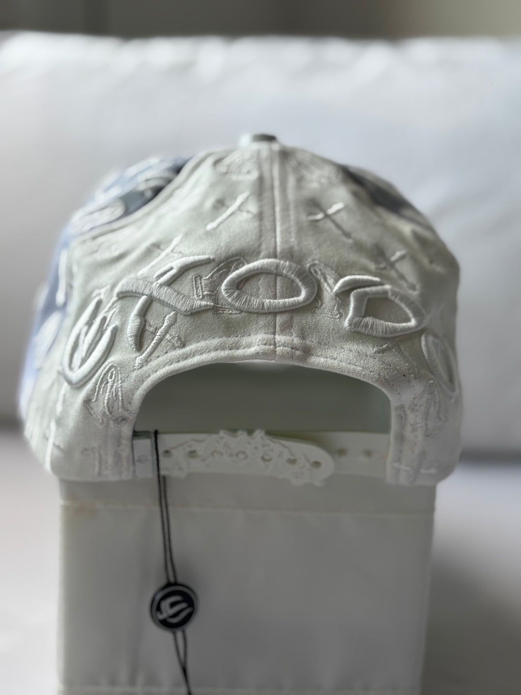 Gorra Suede "Rosario & Metal Cross" Silver Edition
