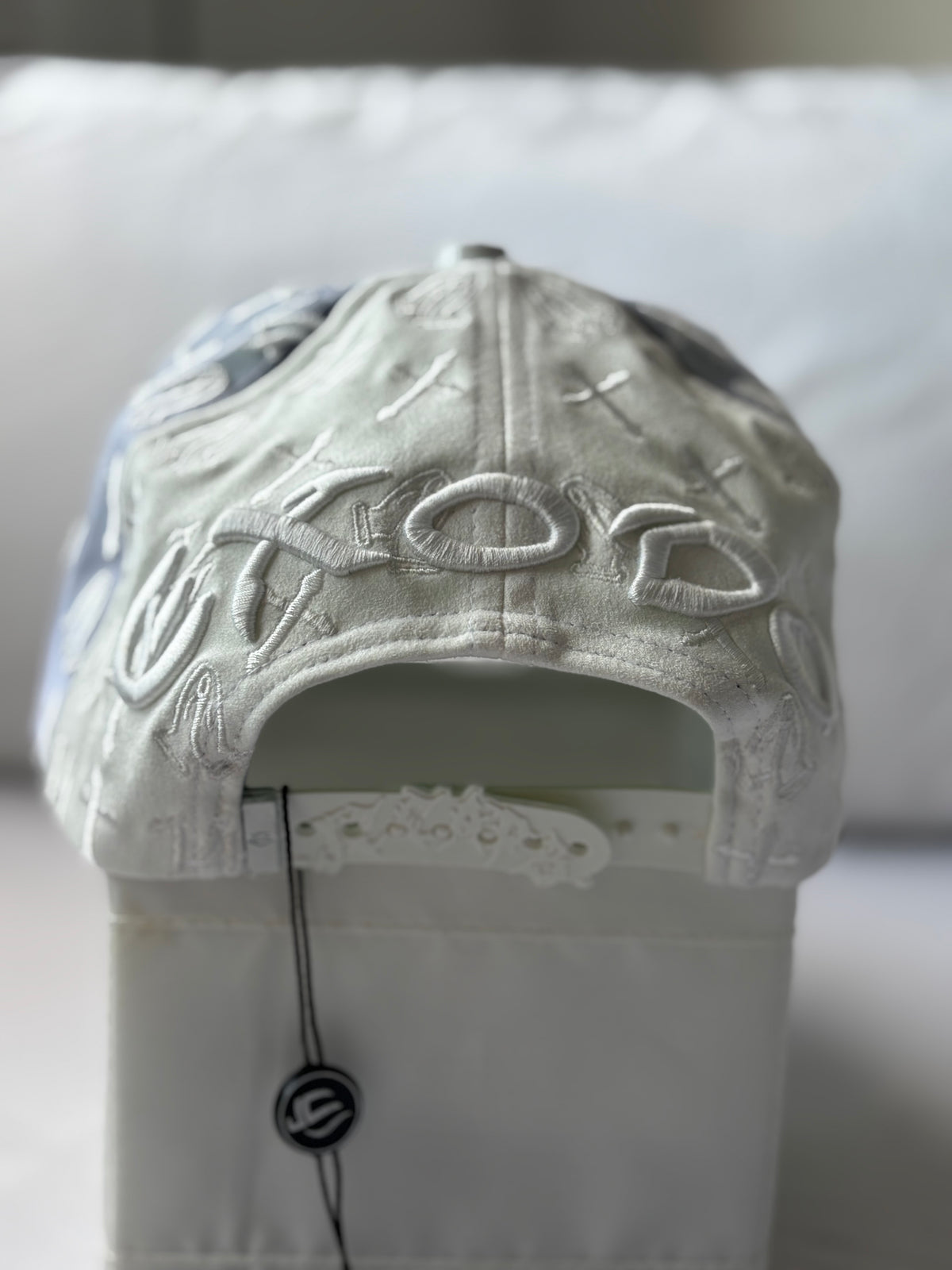 Gorra Suede "Rosario & Metal Cross" Silver Edition