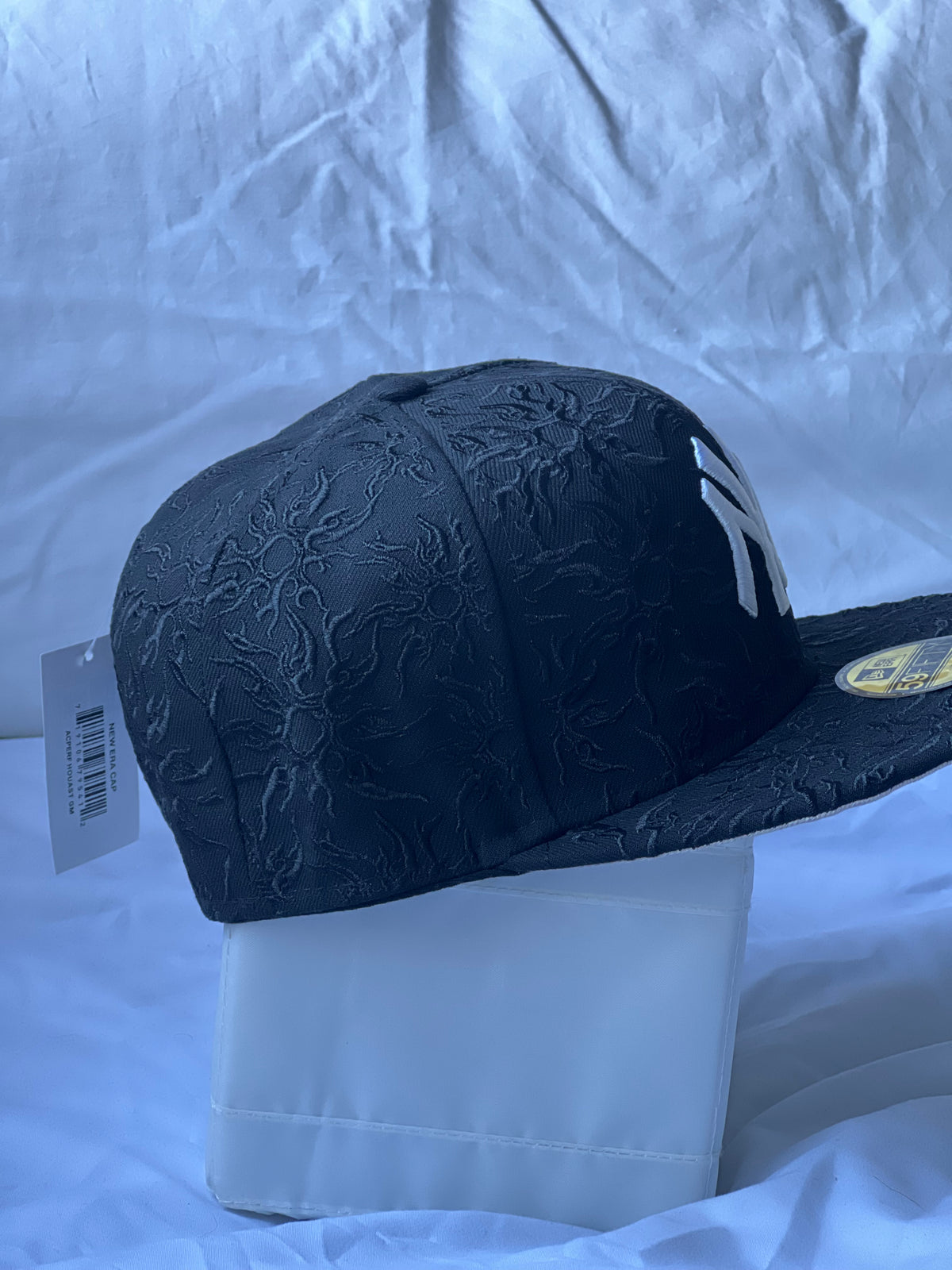Gorra Fitted "NY Yankees Sun Tribal Jacquard" Blackout Edition 7 3/8