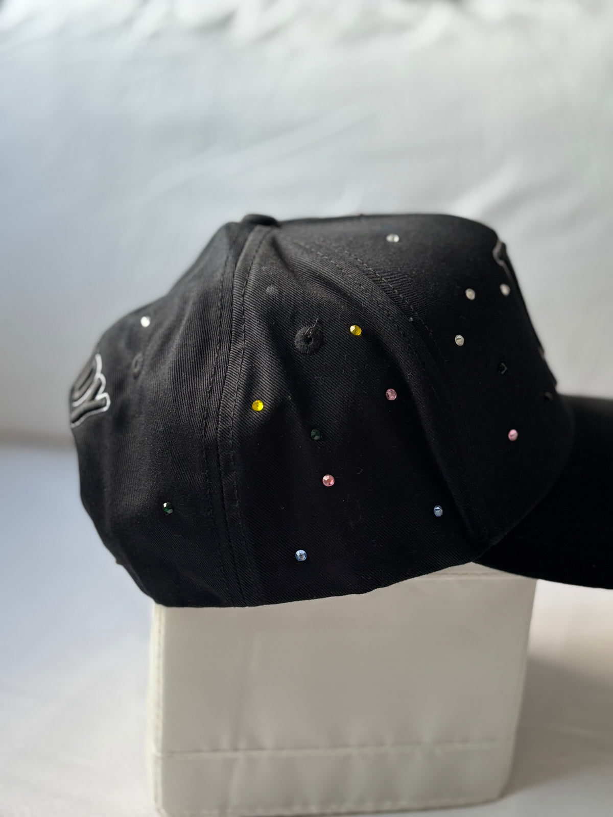 Gorra "LA Dodgers" Black Suede con Cristales Multicolor