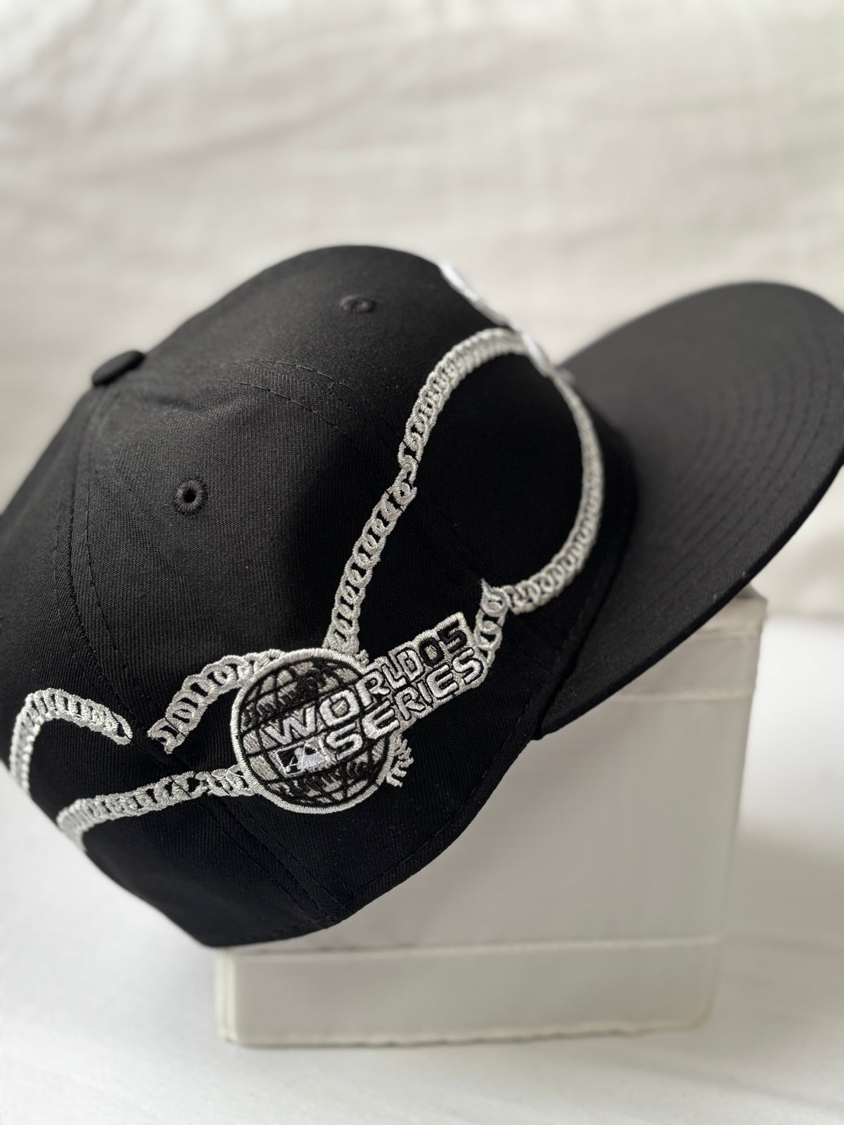 Gorra Chicago White Sox 59FIFTY Black – Silver Chain Design Edition Talla 7 3/8