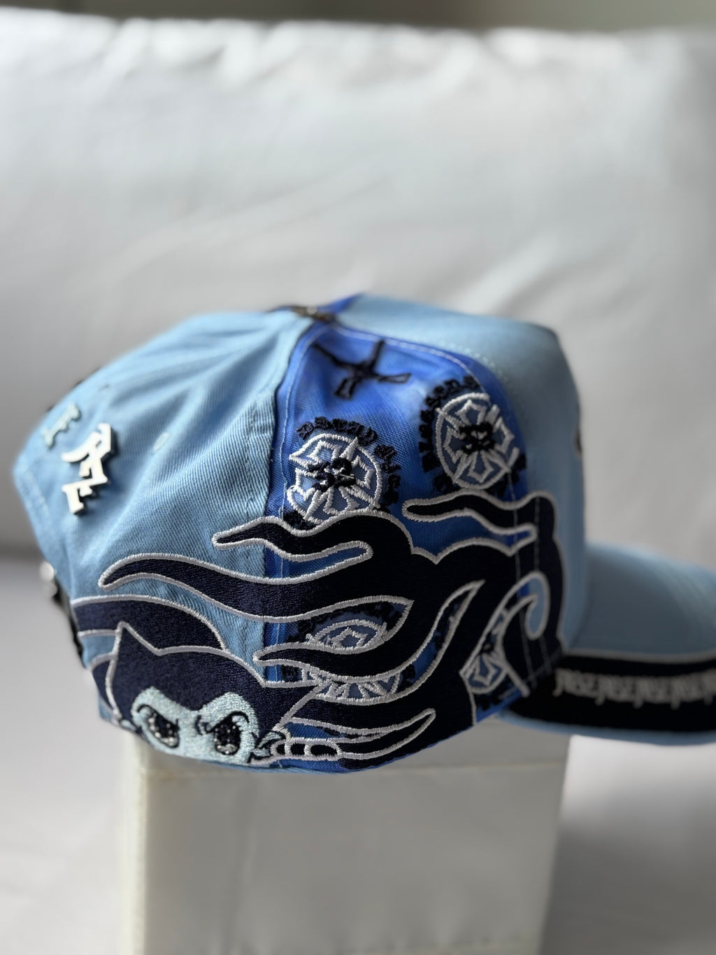 Gorra "Torii Gate & Gothic 3" Sky Blue Streetwear