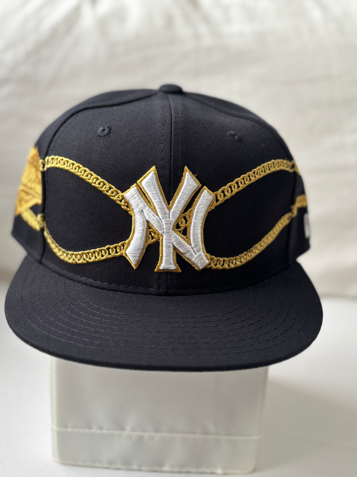 Gorra New York Yankees 59FIFTY Black – Gold Chain Design Edition Talla 7 3/8