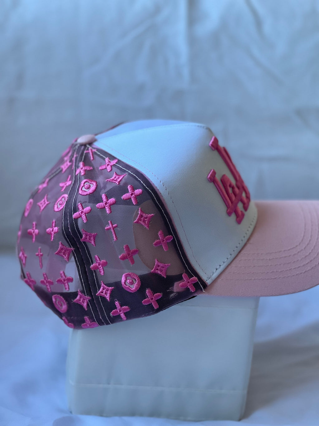 Gorra Trucker "Triple LA & Cross Mesh" Pink & White Edition