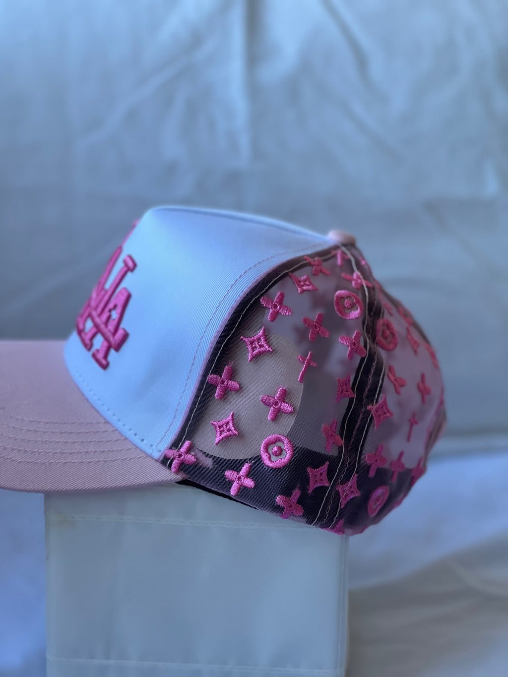 Gorra Trucker "Triple LA & Cross Mesh" Pink & White Edition