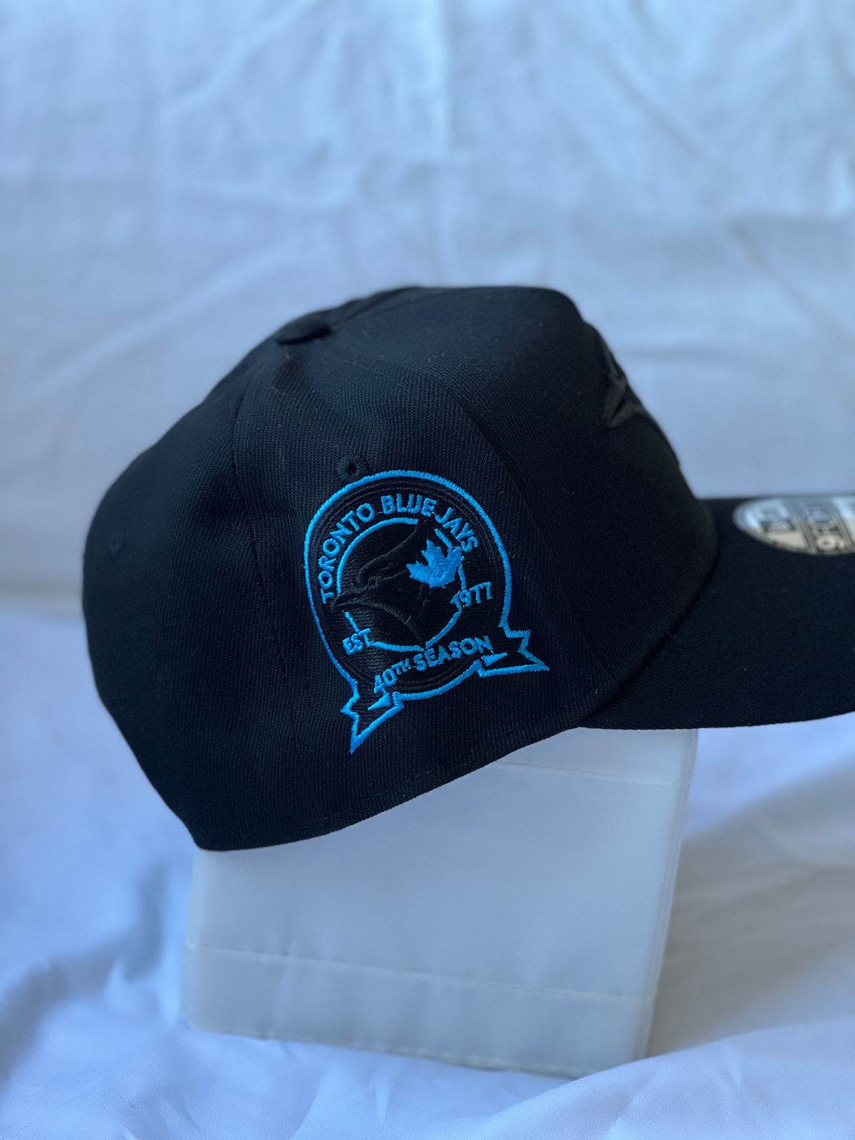 Gorra Canvas "Blue Jays Blackout & Cyan Maple Leaf" Monochromatic