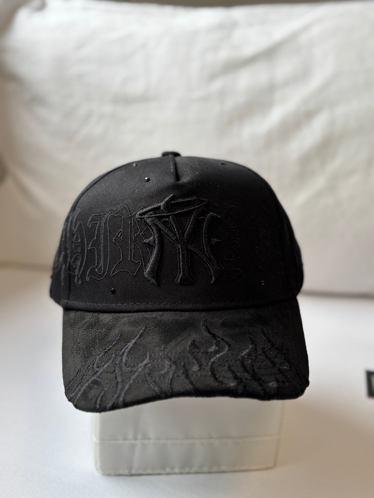 Gorra NY Dark Gothic Flames & Rhinestones