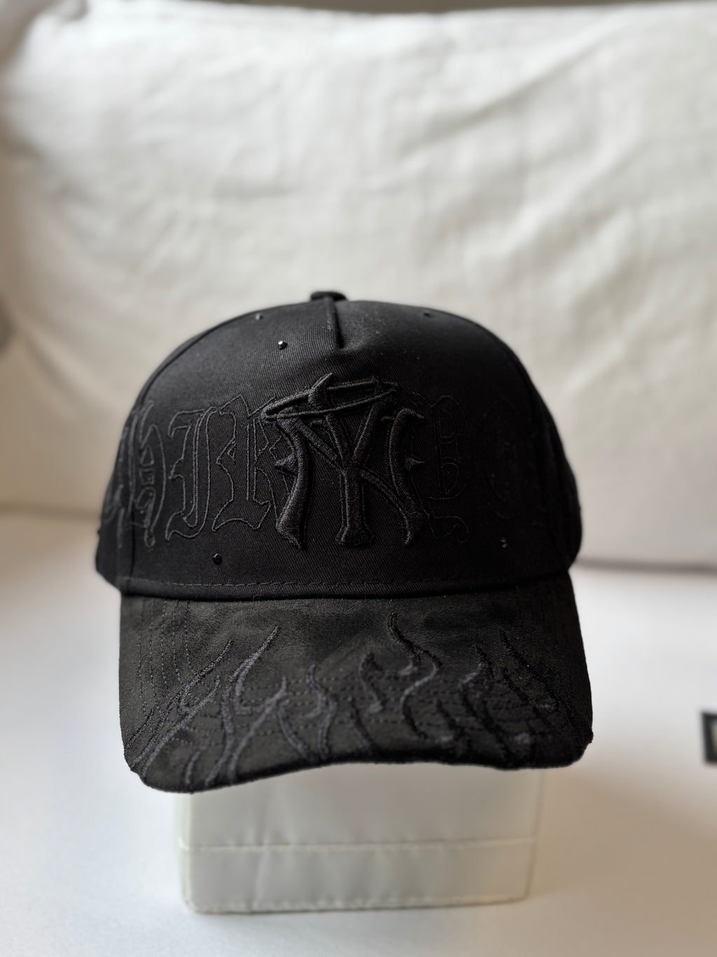 Gorra NY Dark Gothic Flames & Rhinestones