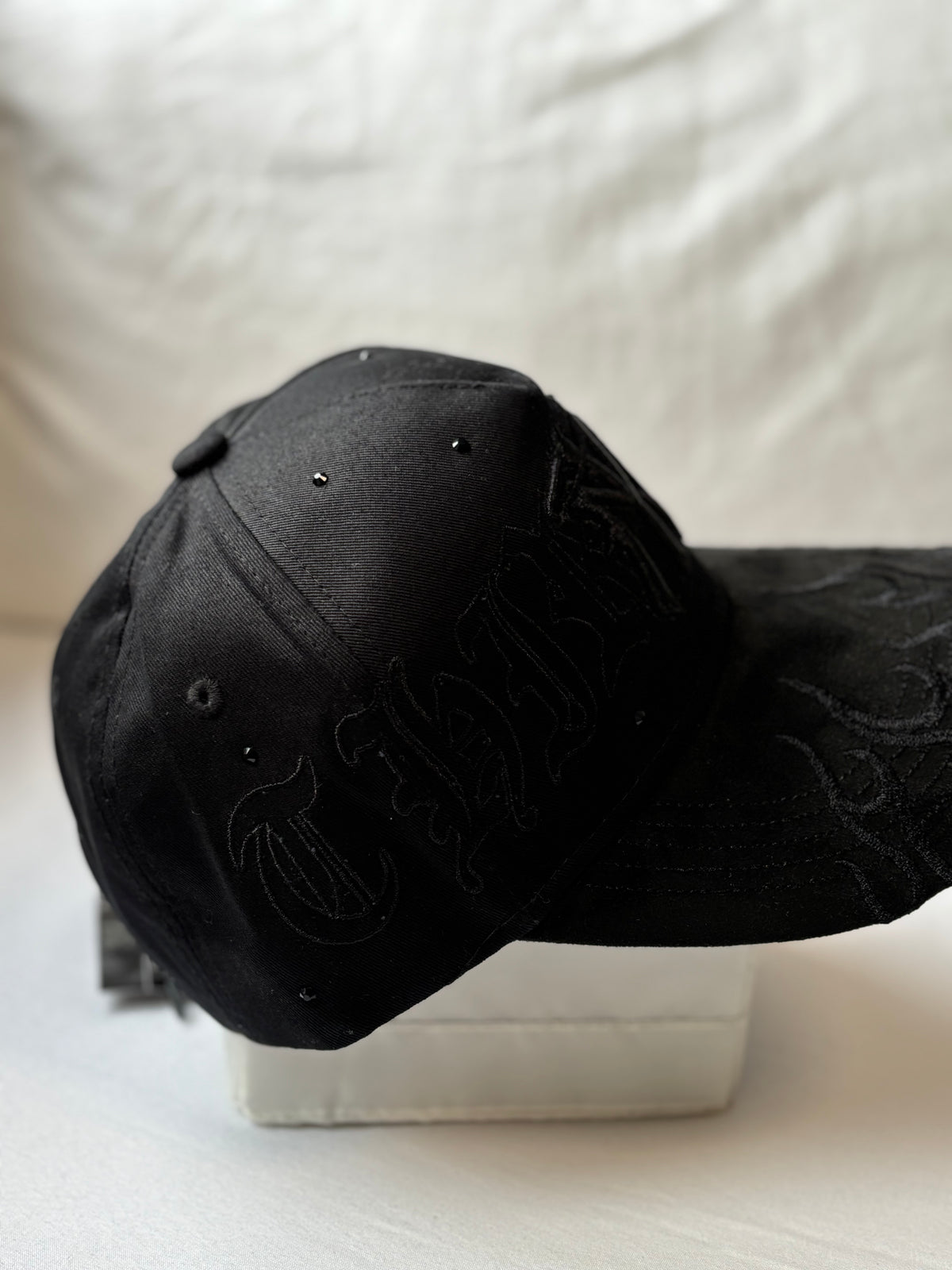 Gorra NY Dark Gothic Flames & Rhinestones