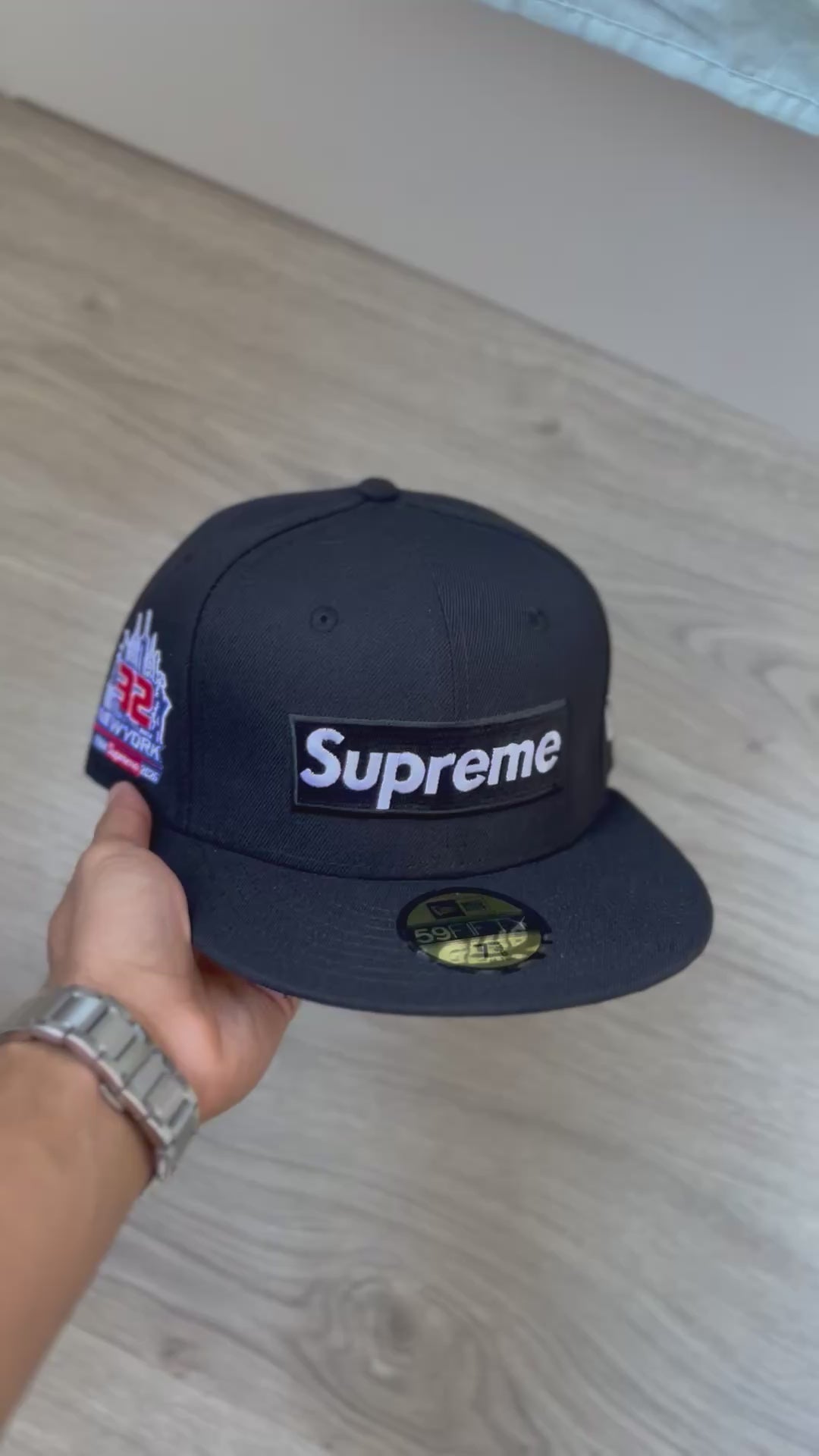 Gorra Fitted "Supreme Box Logo & World Famous Patch" Blackout Edition 7 3/8