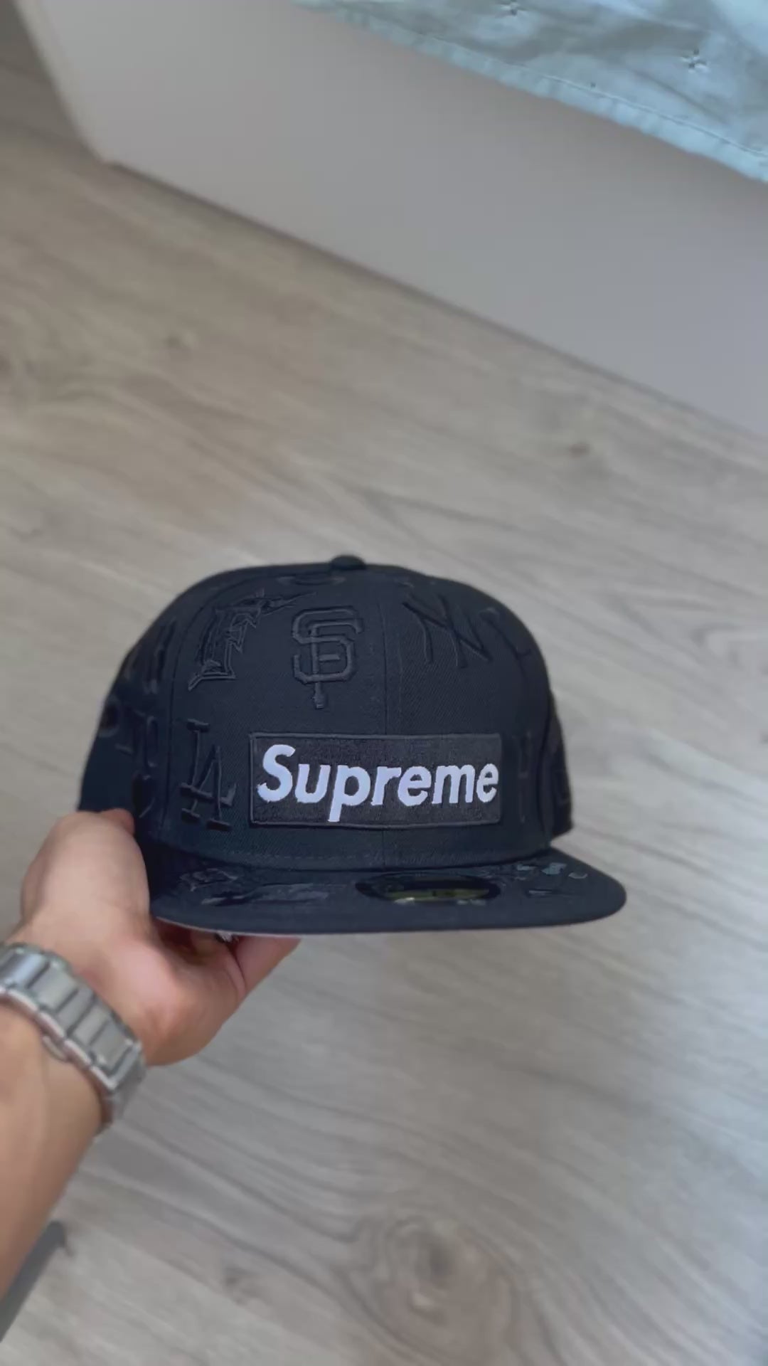 Gorra Fitted "Supreme Box Logo & Monogram MLB Logos" Stealth Black 7 3/8