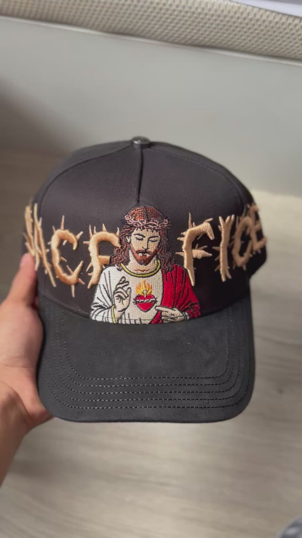 Gorra Suede "Sacrifice & Sacred Heart" Crown Edition