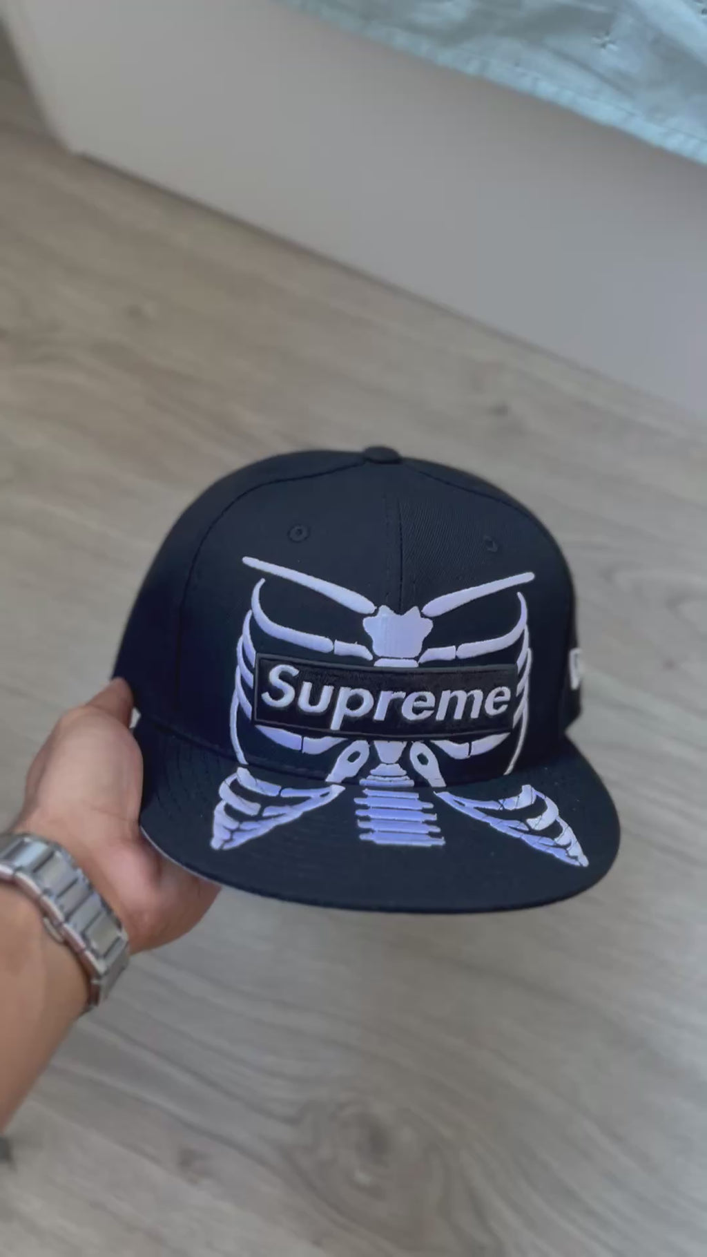 Gorra Fitted "Supreme Box Logo & Skeleton Ribcage" Black & White 7 3/8