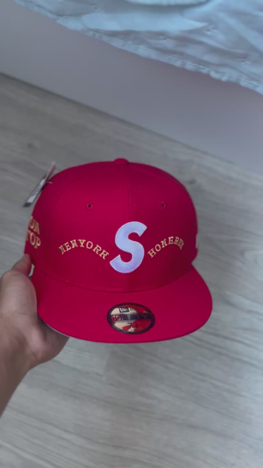 Gorra Fitted "Supreme S Logo & New York Homerun" All-Red Edition 7 3/8