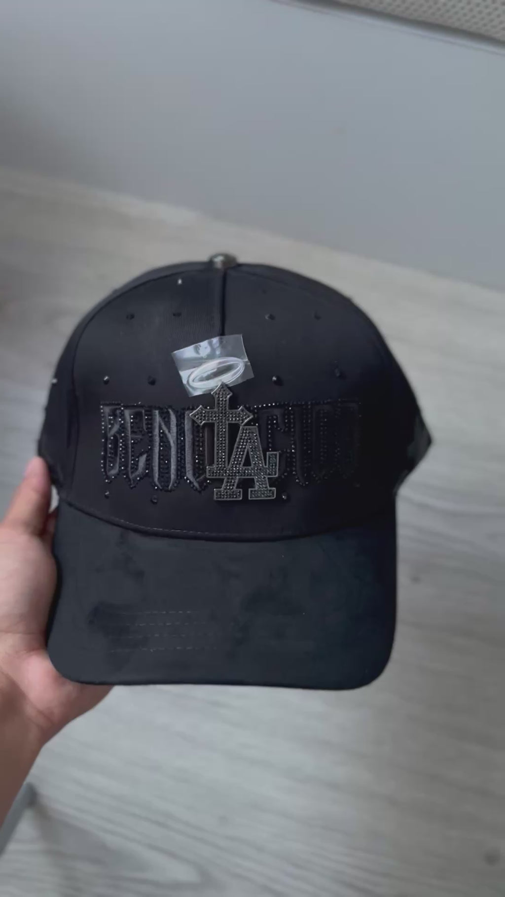 Gorra "Bendecido LA Cross" Full Black Rhinestone Edition