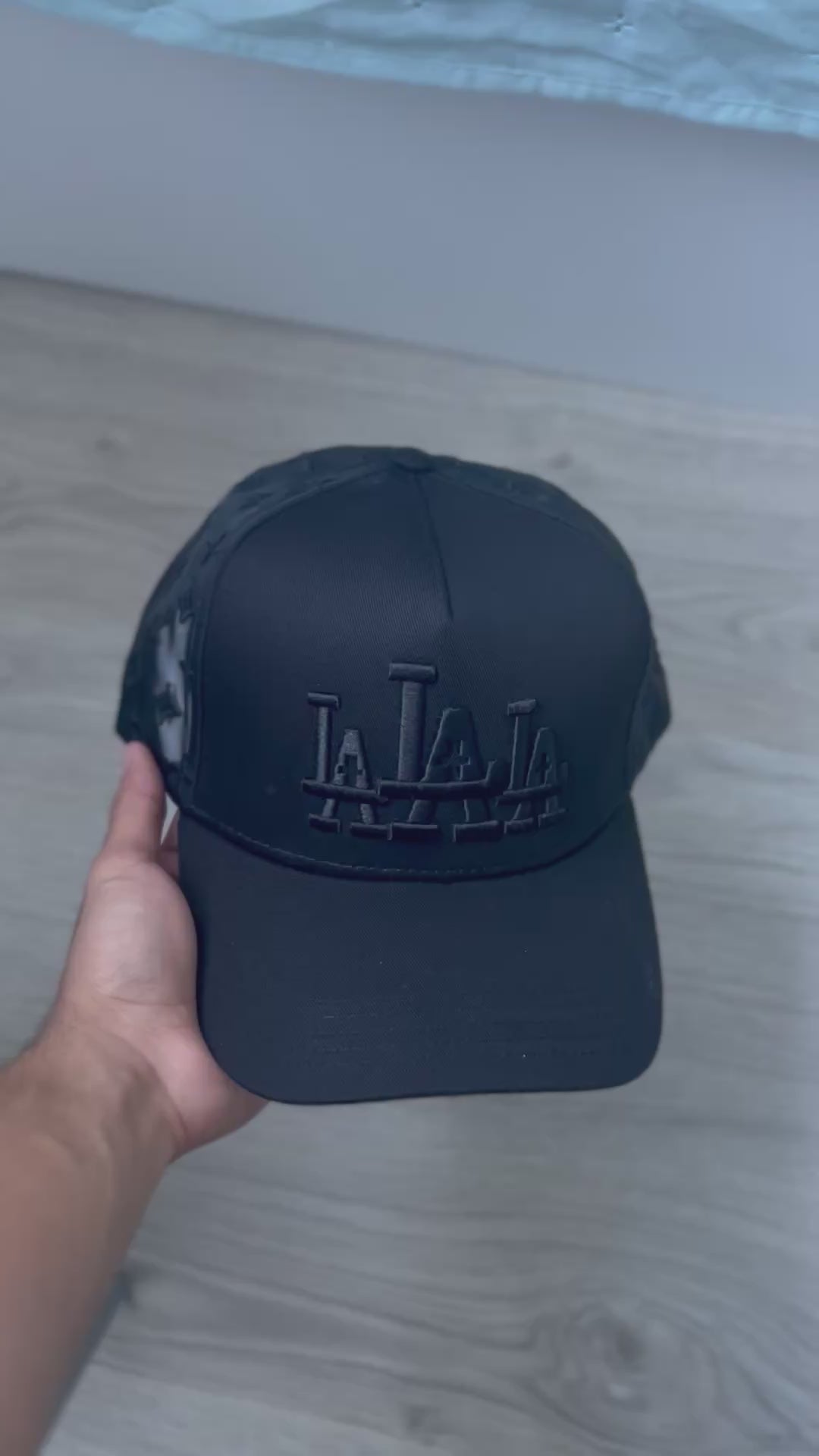 Gorra Trucker "Triple LA Monogram & Cross Mesh" Full Blackout